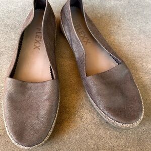 THE FLEXX Women's Textured Brown Espadrille Flats